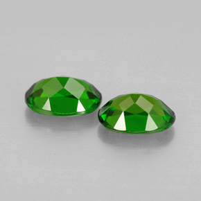 Diopside cromifero naturale verde da  ct, taglio ovale, VVS