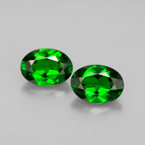 Diopside cromifero naturale verde da  ct, taglio ovale, VVS-VS