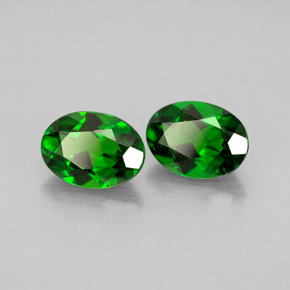 Diopside cromifero naturale verde da  ct, taglio ovale, VVS-VS
