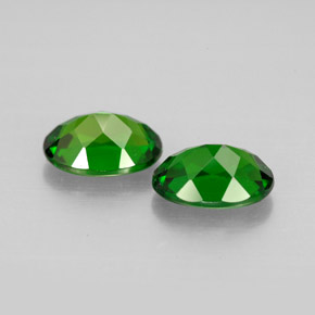 Diopside cromifero naturale verde da  ct, taglio ovale, VVS-VS