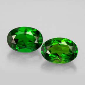 Diopside cromifero naturale verde da  ct, taglio ovale, VVS-VS