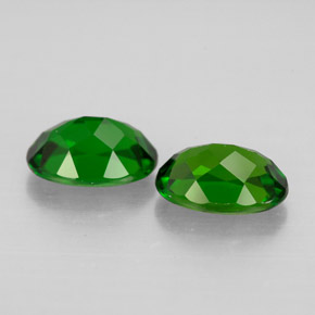 Diopside cromifero naturale verde da  ct, taglio ovale, VVS-VS