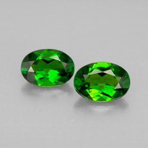 Diopside cromifero naturale verde da  ct, taglio ovale, VVS-VS