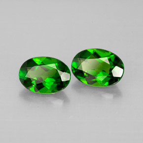 Diopside cromifero naturale verde da  ct, taglio ovale, VVS-VS