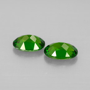 Diopside cromifero naturale verde da  ct, taglio ovale, VVS-VS