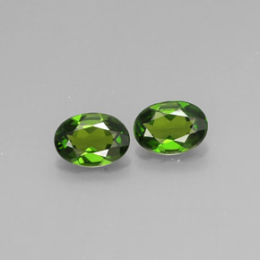 Diopside cromifero naturale verde da  ct, taglio ovale, VVS-VS