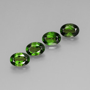 Diopside cromifero naturale verde da  ct, taglio ovale, VVS