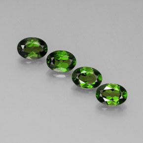 Diopside cromifero naturale verde da  ct, taglio ovale, VVS
