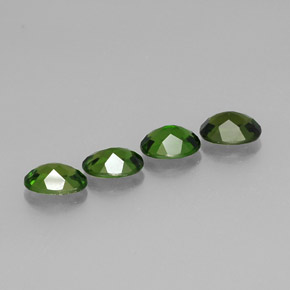 Diopside cromifero naturale verde da  ct, taglio ovale, VVS
