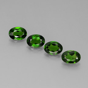 Diopside cromifero naturale verde da  ct, taglio ovale, VVS-VS