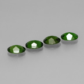 Diopside cromifero naturale verde da  ct, taglio ovale, VVS-VS