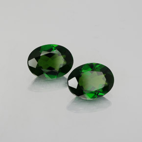 Diopside cromifero naturale verde da  ct, taglio ovale, VVS-VS
