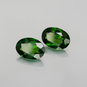 Diopside cromifero naturale verde da  ct, taglio ovale, VVS-VS