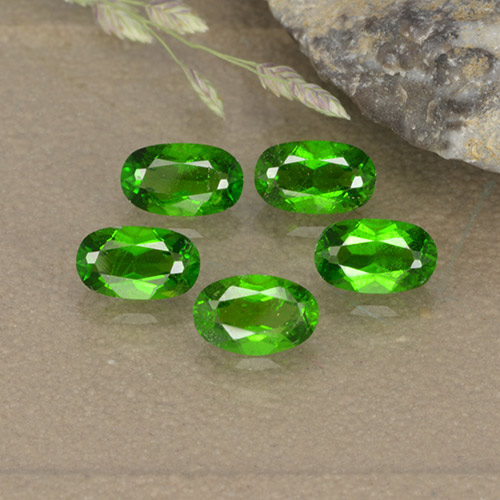 Diopside cromifero naturale verde da 1,37 ct, taglio ovale, VS