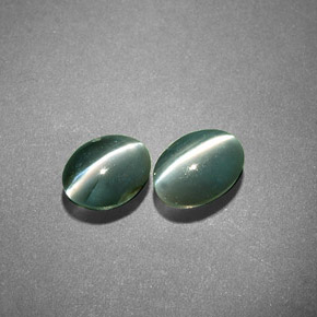 Chrysoberyl cat's eye naturale verde da  ct, taglio ovale, traslucido