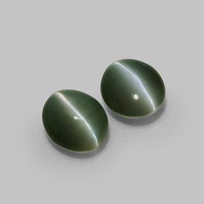 Chrysoberyl cat's eye naturale verde da  ct, taglio ovale, traslucido