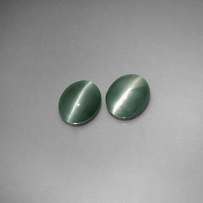 Chrysoberyl cat's eye naturale verde da  ct, taglio ovale, traslucido