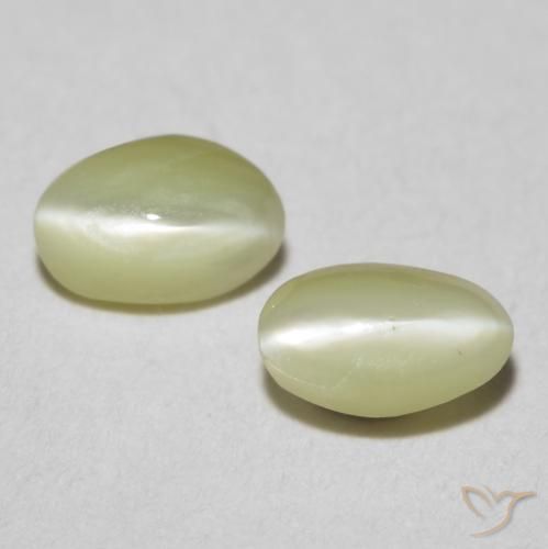 0.55ctw Naturale Giallo chiaro Crisoberillo effetto occhio di gatto, Ovale, Traslucido