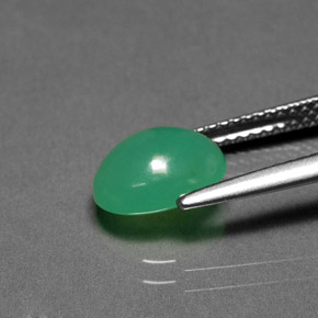 Crisoprasio naturale verde da 1,90 ct, taglio ovale, traslucido