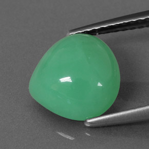 Crisoprasio naturale verde da 2,60 ct, taglio a pera, traslucido