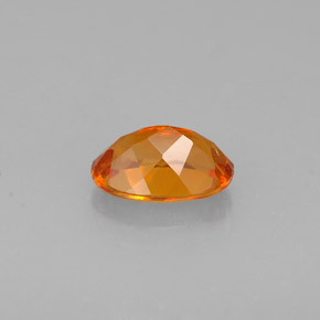 Clinoumite Giallo-arancione naturale da 0.56 ct, Taglio ovale, VS
