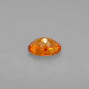 Clinoumite Giallo-arancione naturale da 0.60 ct, Taglio ovale, VS-SI