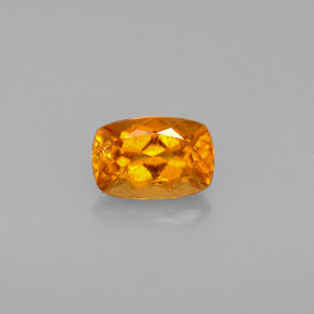 Clinoumite Giallo-arancione naturale da 0.59 ct, Taglio a cuscino, VS