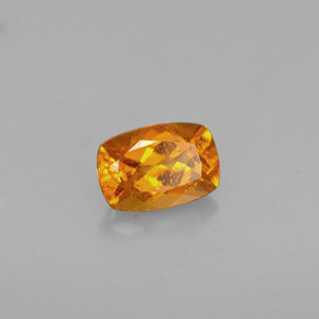 Clinoumite Giallo-arancione naturale da 0.59 ct, Taglio a cuscino, VS