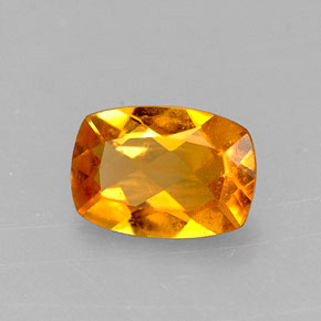 Clinohumite naturale arancione da 0,65 ct, taglio a cuscino, VS