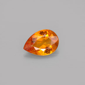 Clinoumite Giallo-arancione naturale da 0.64 ct, Forma a pera, VS-SI