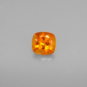 Clinoumite Giallo-arancione naturale da 0.48 ct, Taglio a cuscino, VS-SI