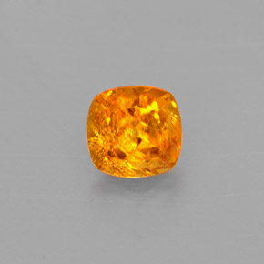 Clinohumite naturale arancione da 0,60 ct, taglio a cuscino, VS-SI