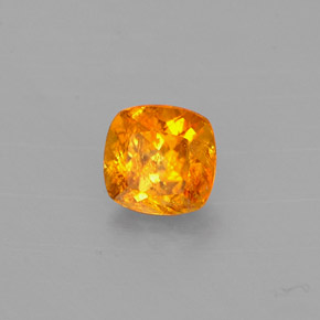 Clinohumite naturale arancione da 0,60 ct, taglio a cuscino, VS-SI