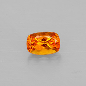 Clinohumite naturale arancione da 0,59 ct, taglio a cuscino, VS