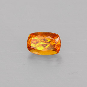 Clinohumite naturale arancione da 0,59 ct, taglio a cuscino, VS