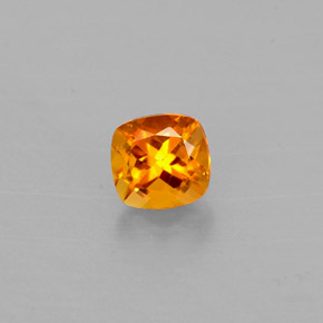 Clinohumite naturale arancione da 0,40 ct, taglio a cuscino, VS