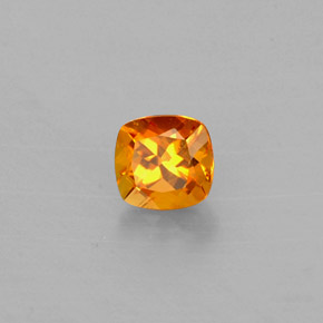 Clinohumite naturale arancione da 0,40 ct, taglio a cuscino, VS