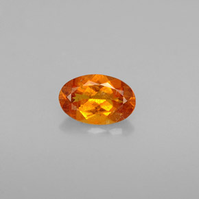 Clinoumite Giallo-arancione naturale da 0.54 ct, Taglio ovale, VS-SI