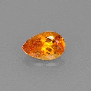Clinoumite Giallo-arancione naturale da 0.69 ct, Forma a pera, VS-SI