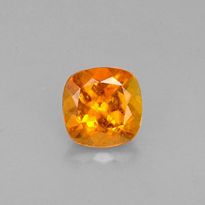 Clinoumite Giallo-arancione naturale da 0.41 ct, Taglio a cuscino, VS