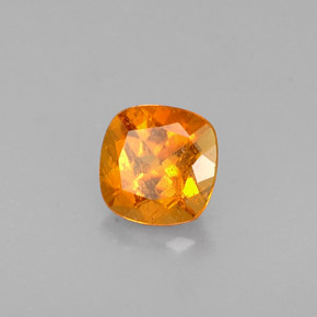 Clinoumite Giallo-arancione naturale da 0.41 ct, Taglio a cuscino, VS