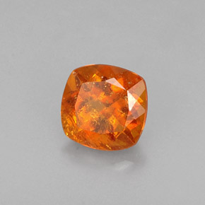 Clinoumite Giallo-arancione naturale da 0.62 ct, Taglio a cuscino, VS