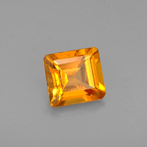 Clinoumite Giallo-arancione naturale da 0.49 ct, Taglio smeraldo, VS