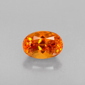 Clinohumite naturale arancione da 0,45 ct, taglio ovale, VS