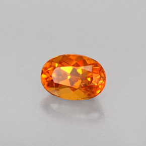 Clinohumite naturale arancione da 0,45 ct, taglio ovale, VS
