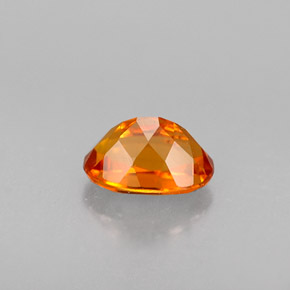 Clinohumite naturale arancione da 0,45 ct, taglio ovale, VS