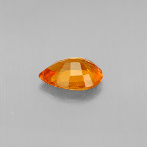 Clinoumite Giallo-arancione naturale da 0.72 ct, Forma a pera, VS-SI
