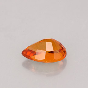 Clinoumite Giallo-arancione naturale da 0.97 ct, Forma a pera, VS