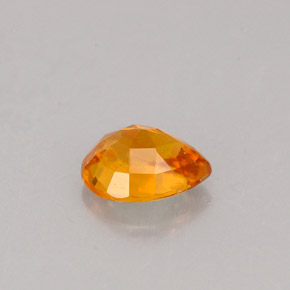 Clinoumite Giallo-arancione naturale da 0.75 ct, Forma a pera, VS-SI