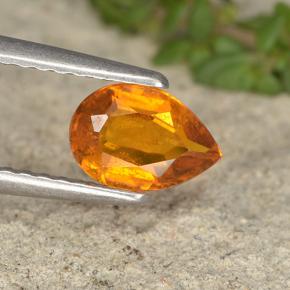 Clinoumite Giallo-arancione naturale da 0.73 ct, Forma a pera, VS-SI